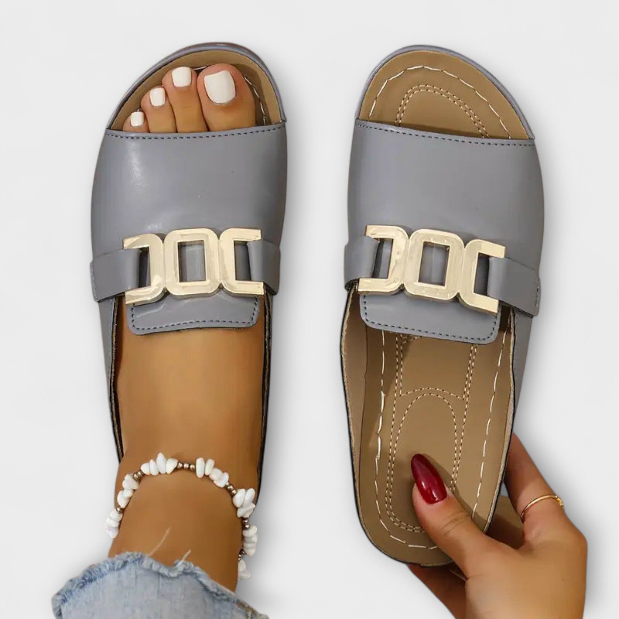 Tinsley – Sandály na klínku s přezkou