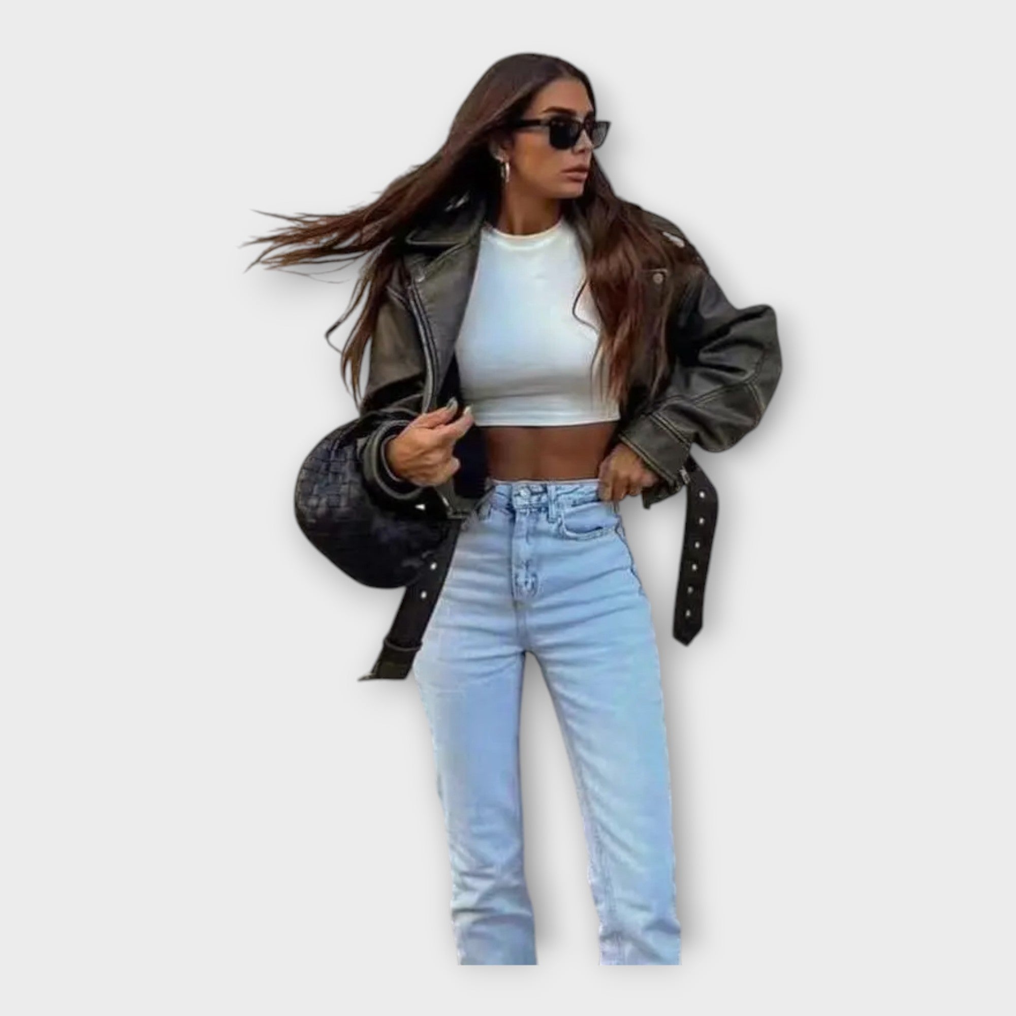 Moderní Krátká Kožená Bunda s Páskem a Vytříbenou Estetikou