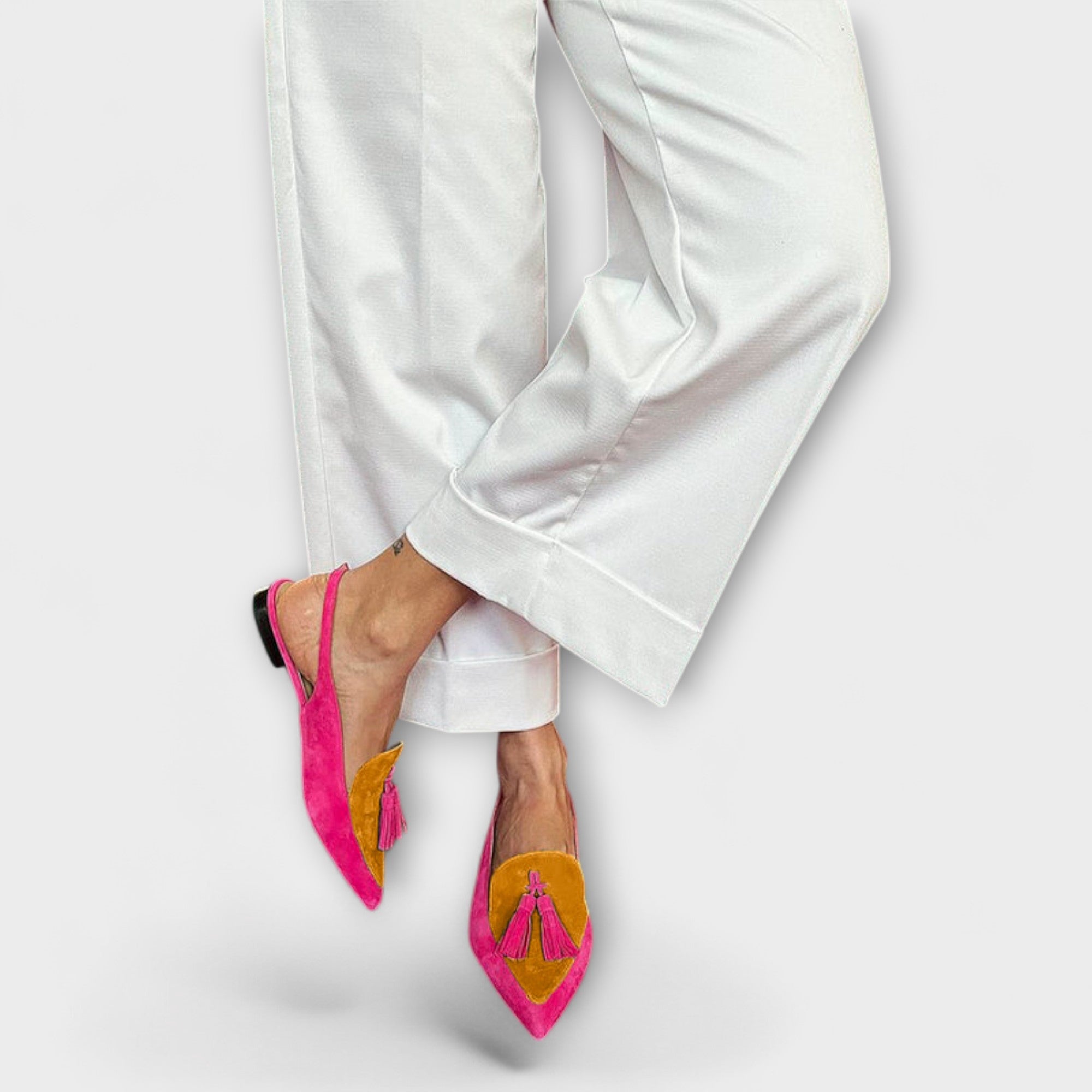 Frendessa – Hra s barvami a designem s třásněmi" can be rewritten as:
"Frendessa – Barevná a designová hra s třásněmi