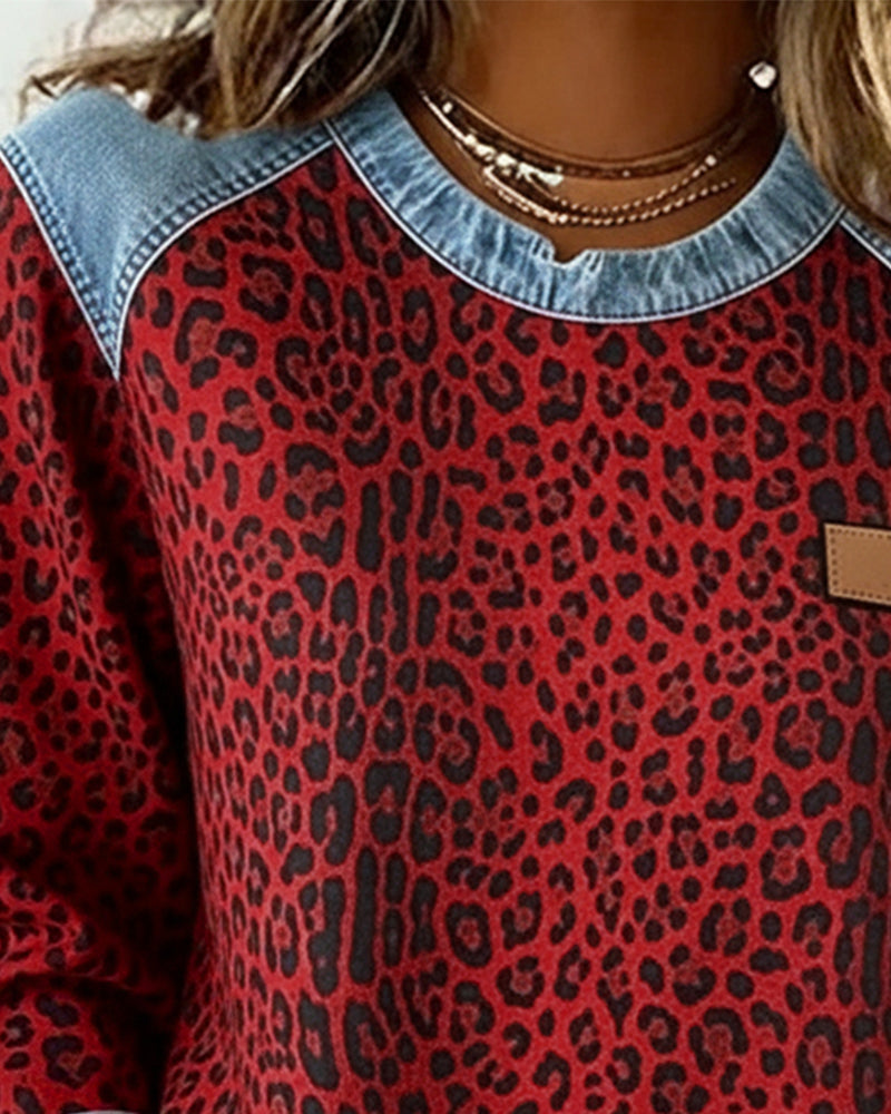 Mikina s leopardím potiskem a denimovým patchworkem