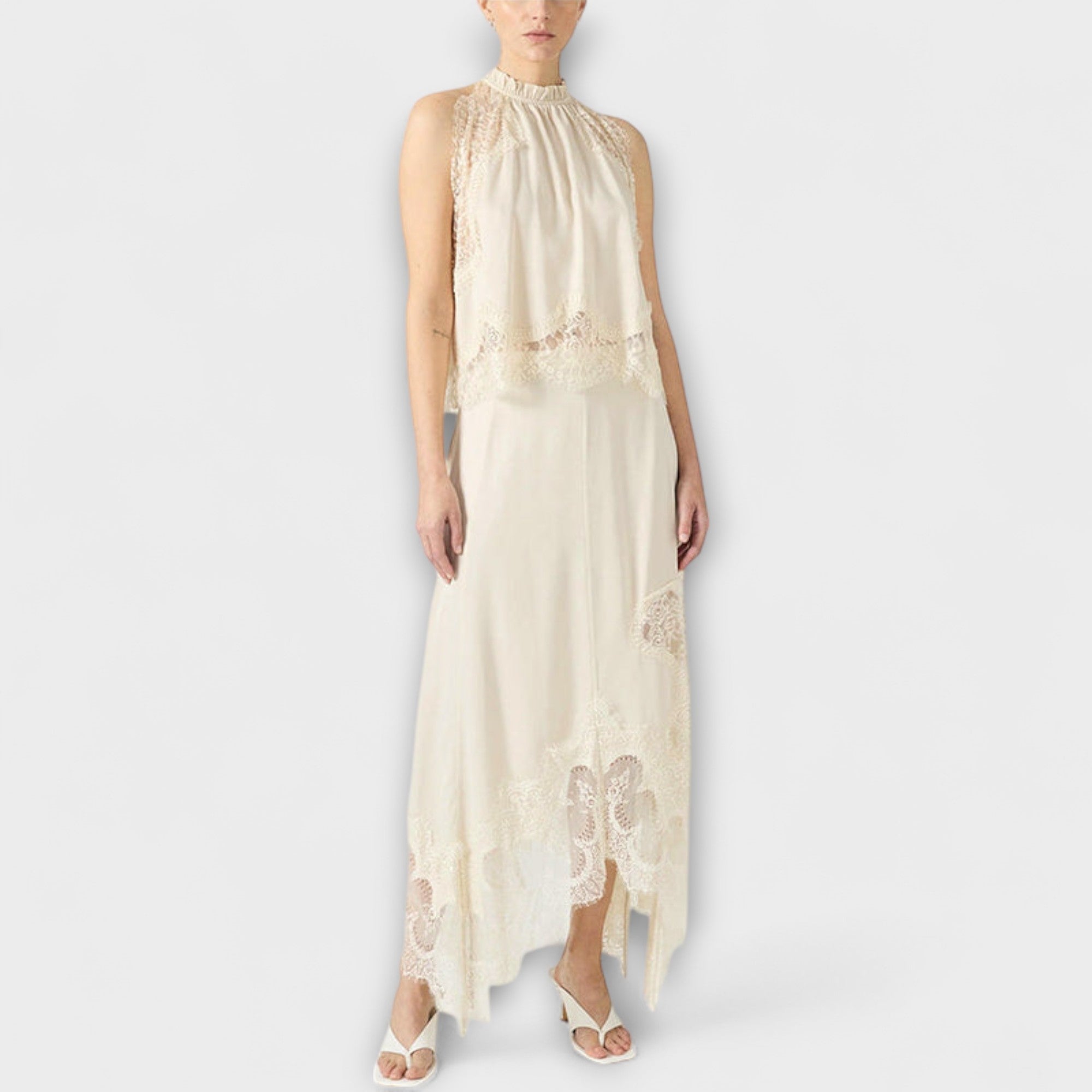 Kaia - Saténová blůza s krajkovým lemem a skládacím výstřihem