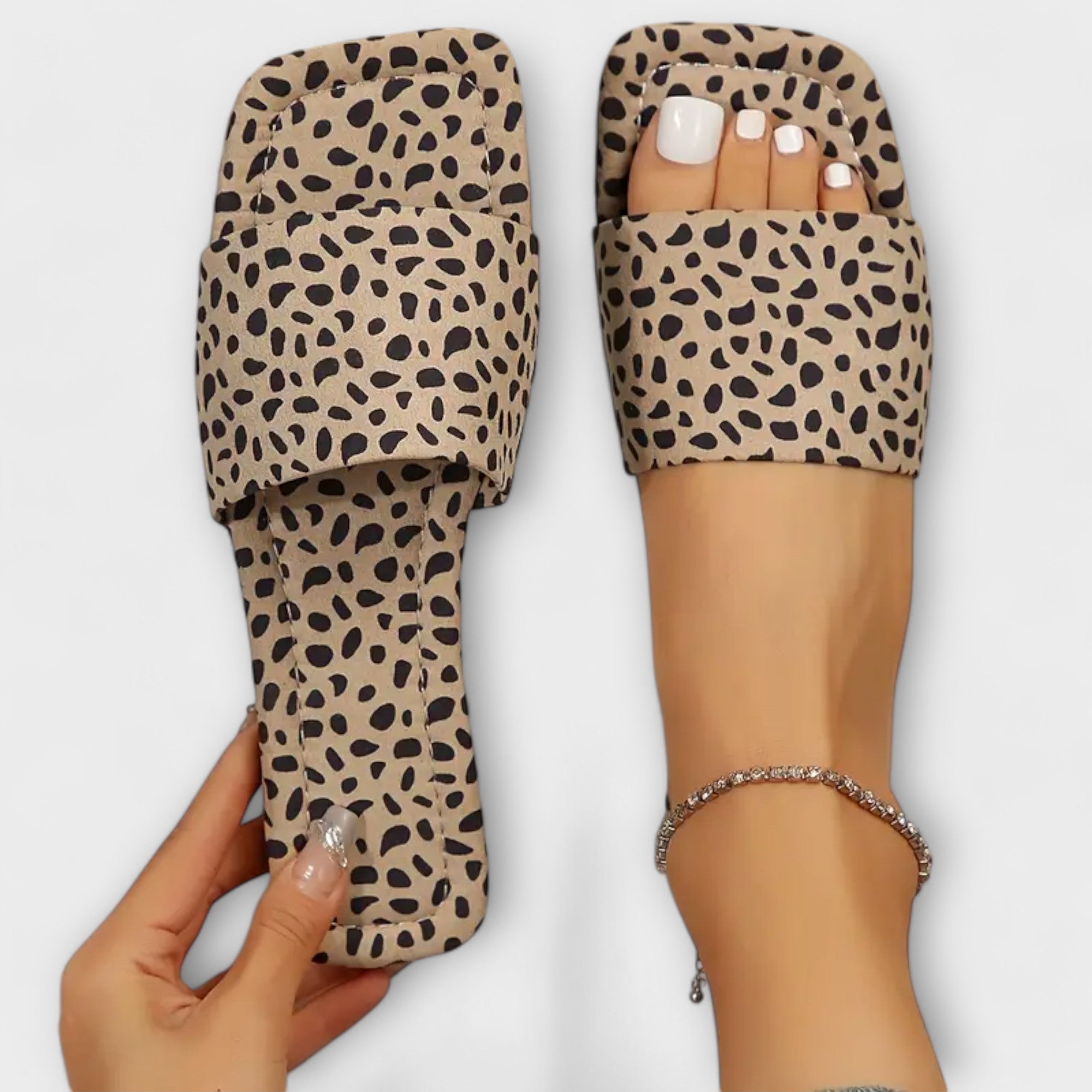 Ploché slipony s leopardím vzorem